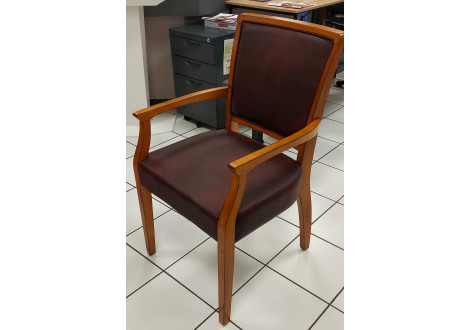 Fauteuil EDWINA hévéa et simili cuir bordeaux