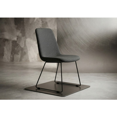 Chaise Alto pieds noir assise tissu gris